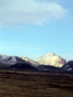 「ゴ−ルデンサークルツアー」移動中のバスの中から撮影。レイキャヴィーク市内からそう離れていないけど、もうこんな大自然。窓の右側の光景 「ゴ−ルデンサークルツアー」移動中のバスの中から撮影。レイキャヴィーク市内からそう離れていないけど、もうこんな大自然。窓の右側の光景